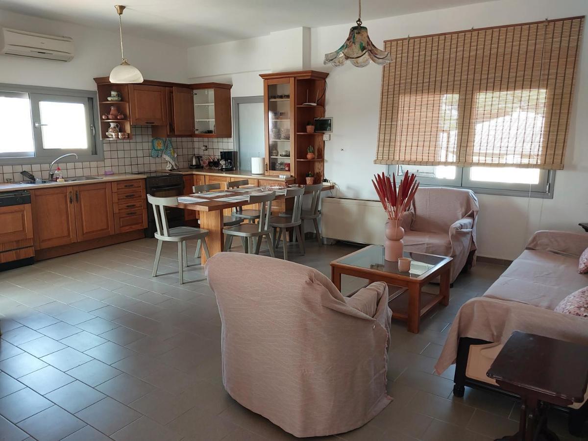 Passatempo Casa - 3 Bedroom Apartment Close To The Swimming Pool Gerani  Eksteriør billede